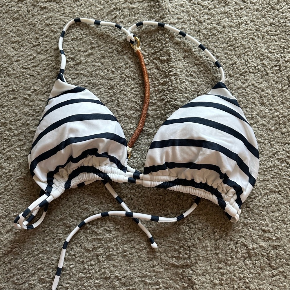 VIX Swimwear Top Size D navy and white